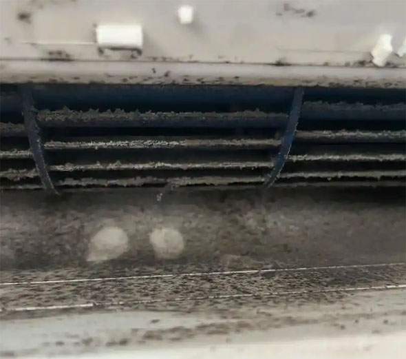 浦东空调吹的风有股烧焦味是怎么回事